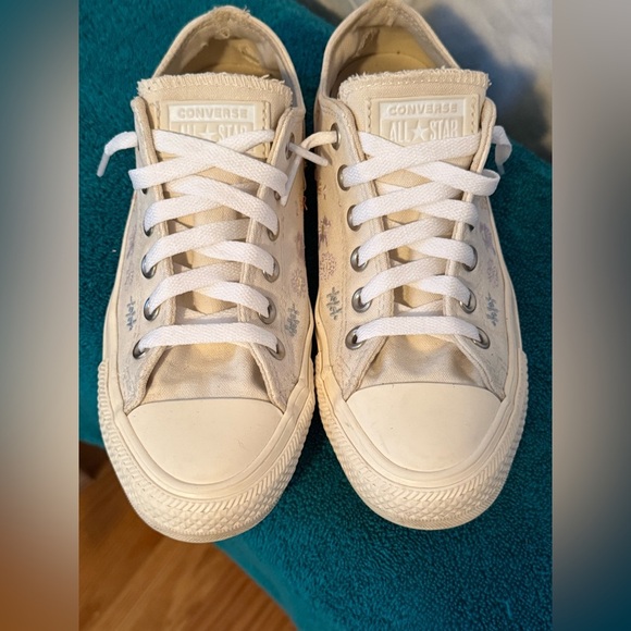 Chuck Taylor All Star Embroidered Floral WOMEN'S Sz 7 LOW-TOP SHOE VGUC - Picture 3 of 13